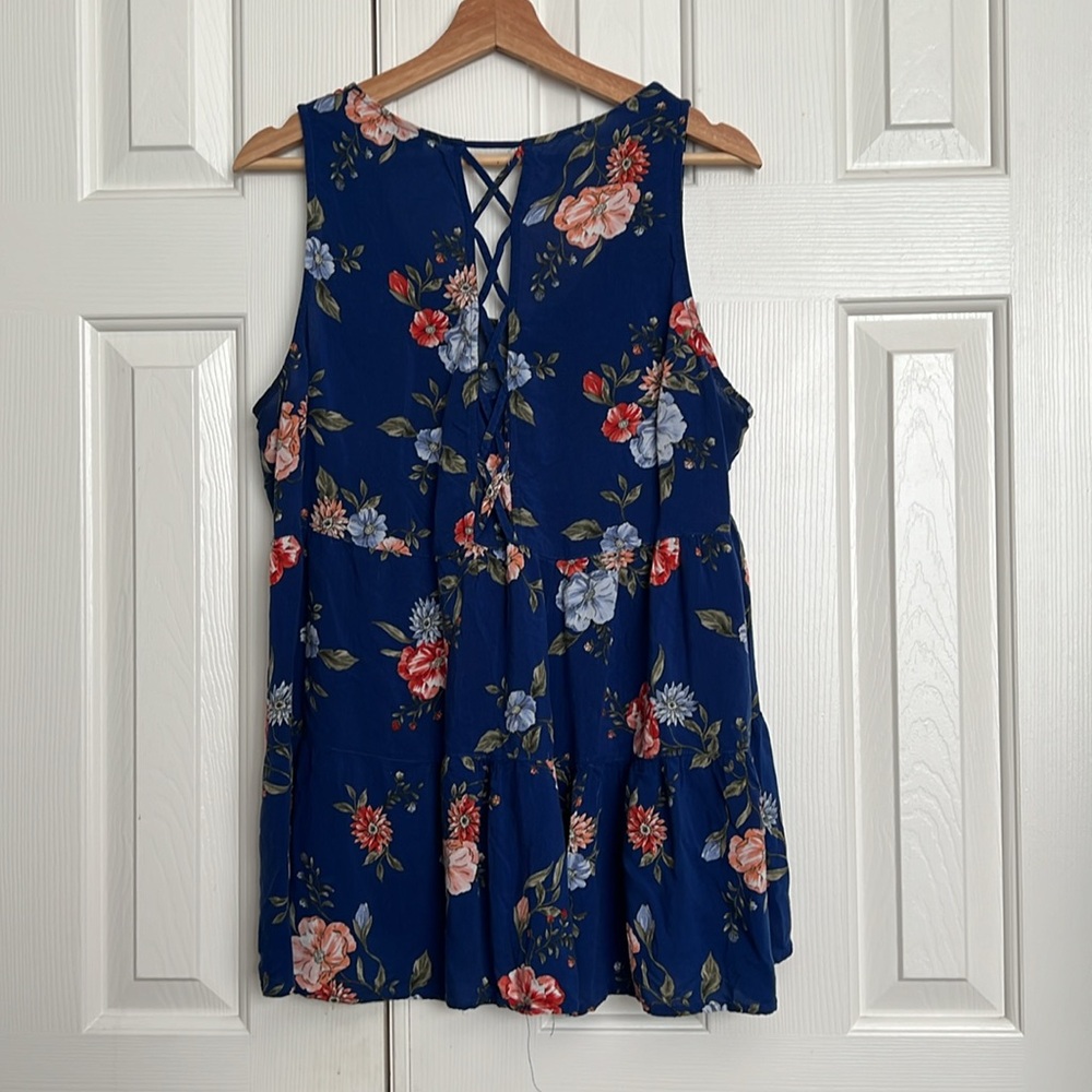 Torrid Blue Floral Sleeveless Top size 1 - Picture 2 of 4